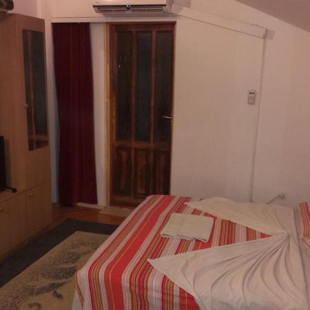 Apartments & Hostel Zdrava Hrana Mostar Bagian luar foto