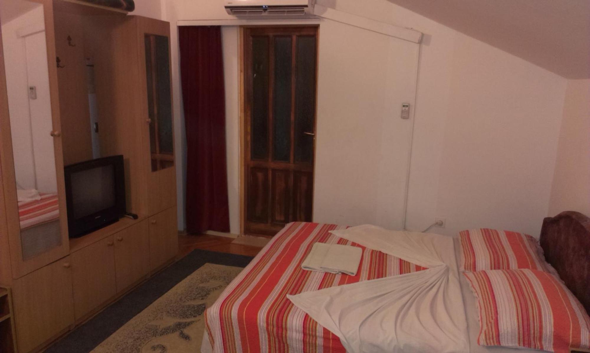 Apartments & Hostel Zdrava Hrana Mostar Bagian luar foto