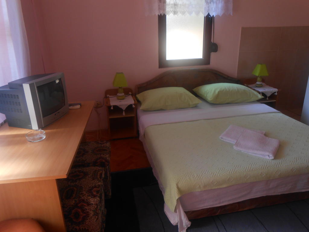 Apartments & Hostel Zdrava Hrana Mostar Ruang foto