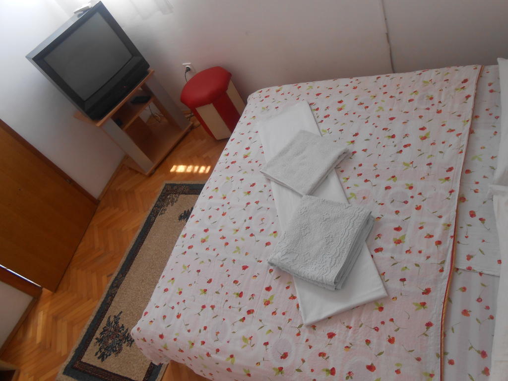 Apartments & Hostel Zdrava Hrana Mostar Bagian luar foto