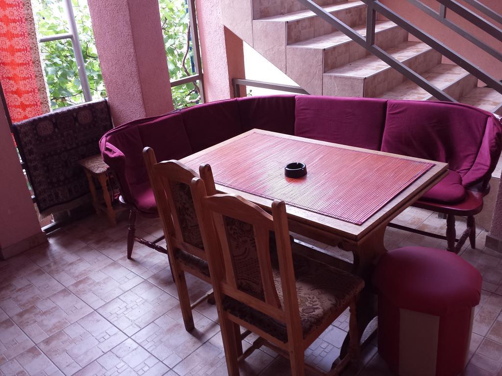 Apartments & Hostel Zdrava Hrana Mostar Bagian luar foto