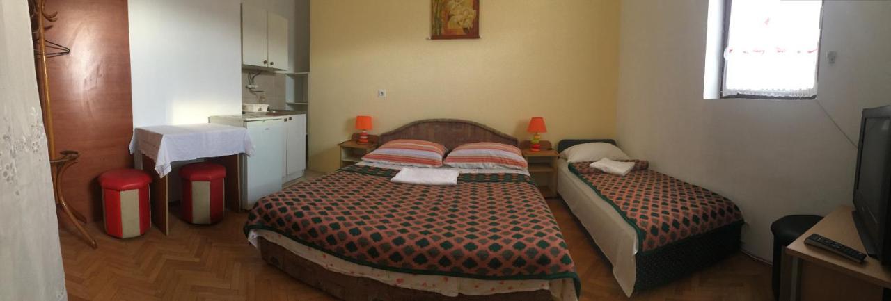 Apartments & Hostel Zdrava Hrana Mostar Bagian luar foto